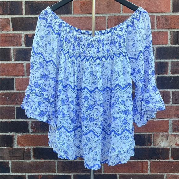 En Creme Floral Blue and White Women's Top - Picture 2 of 11